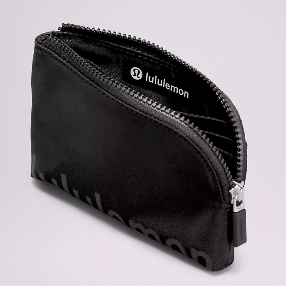 NWT LULULEMON CLIPPABLE CARD POUCH